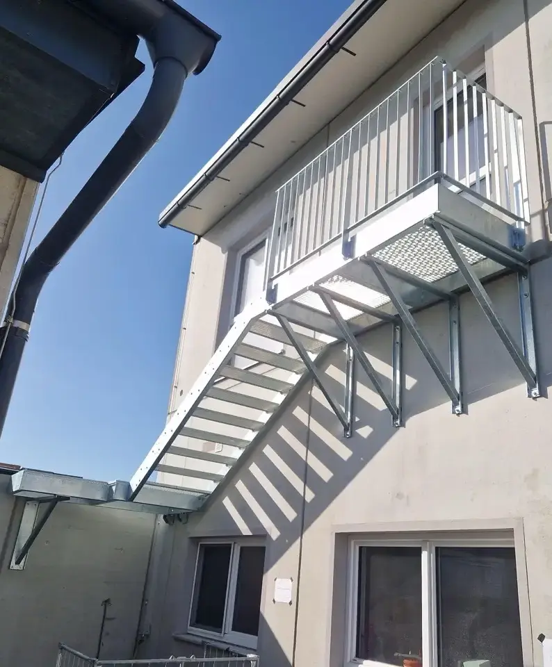 Montage Feuertreppe